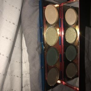 limited edition MAC wonderwoman eyeshadow palette